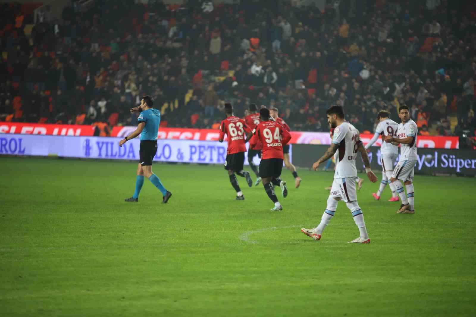 Trendyol Süper Lig: Gaziantep FK: 1 - Trabzonspor: 3 (Maç sonucu)
