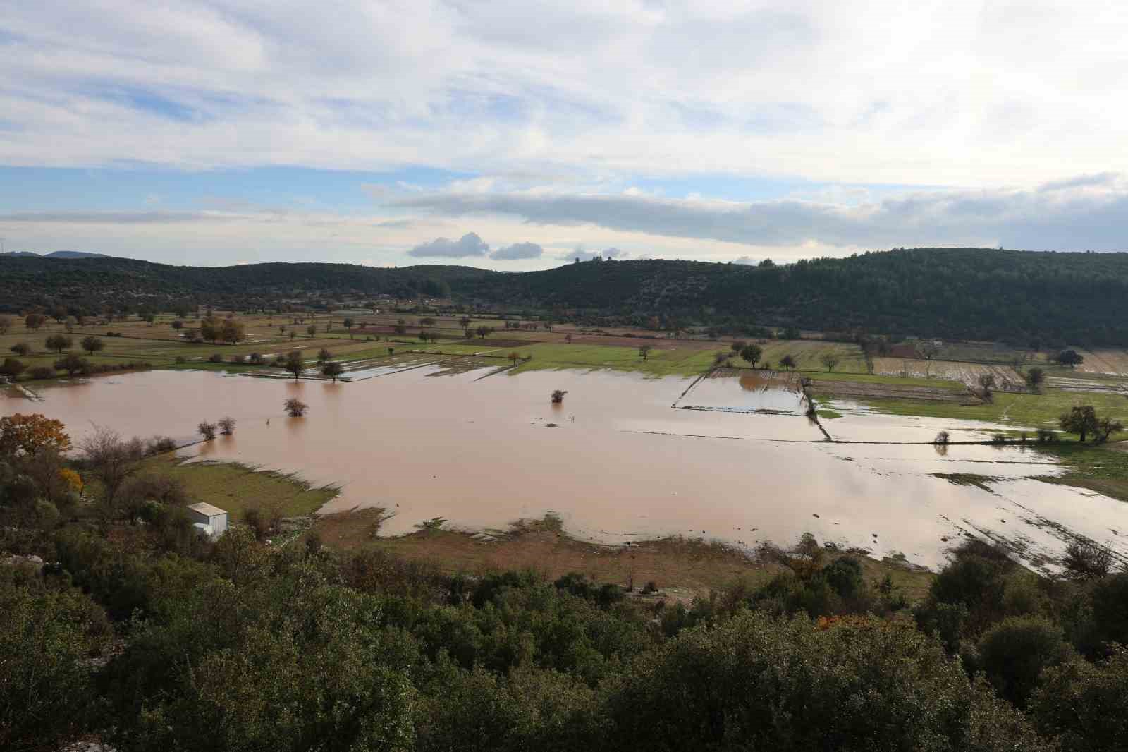 Yağışların ardından Akkaya’da yapay gölet oluştu
