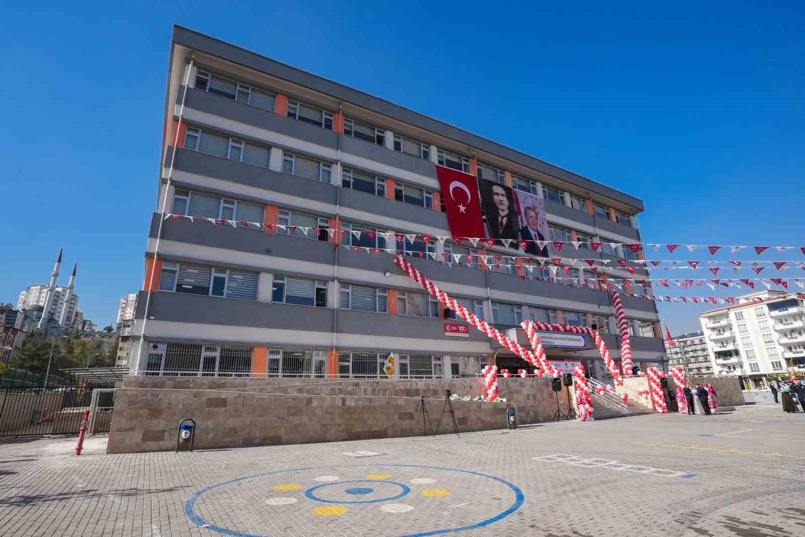 Fadıloğlu&rsquo;na &ldquo;Teşekk&uuml;r Plaketi&rdquo;
