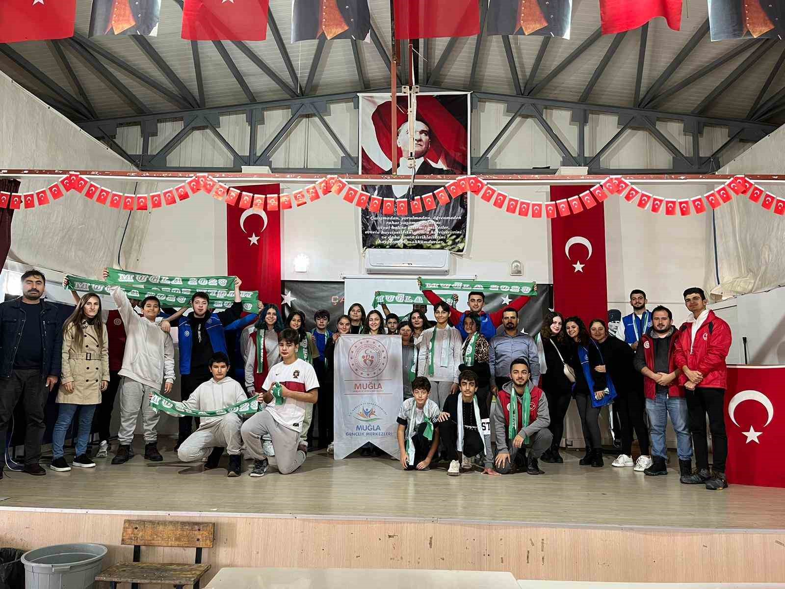 Ula’da gençler gönüllere dokundu