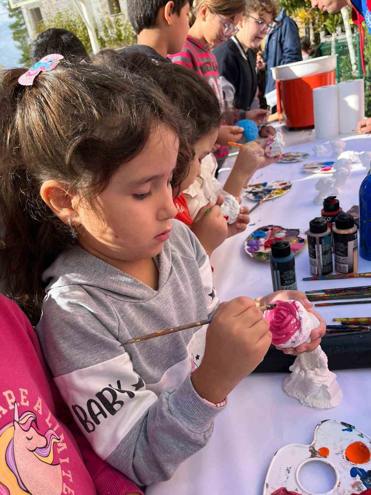 Ula&rsquo;da gen&ccedil;ler g&ouml;n&uuml;llere dokundu
