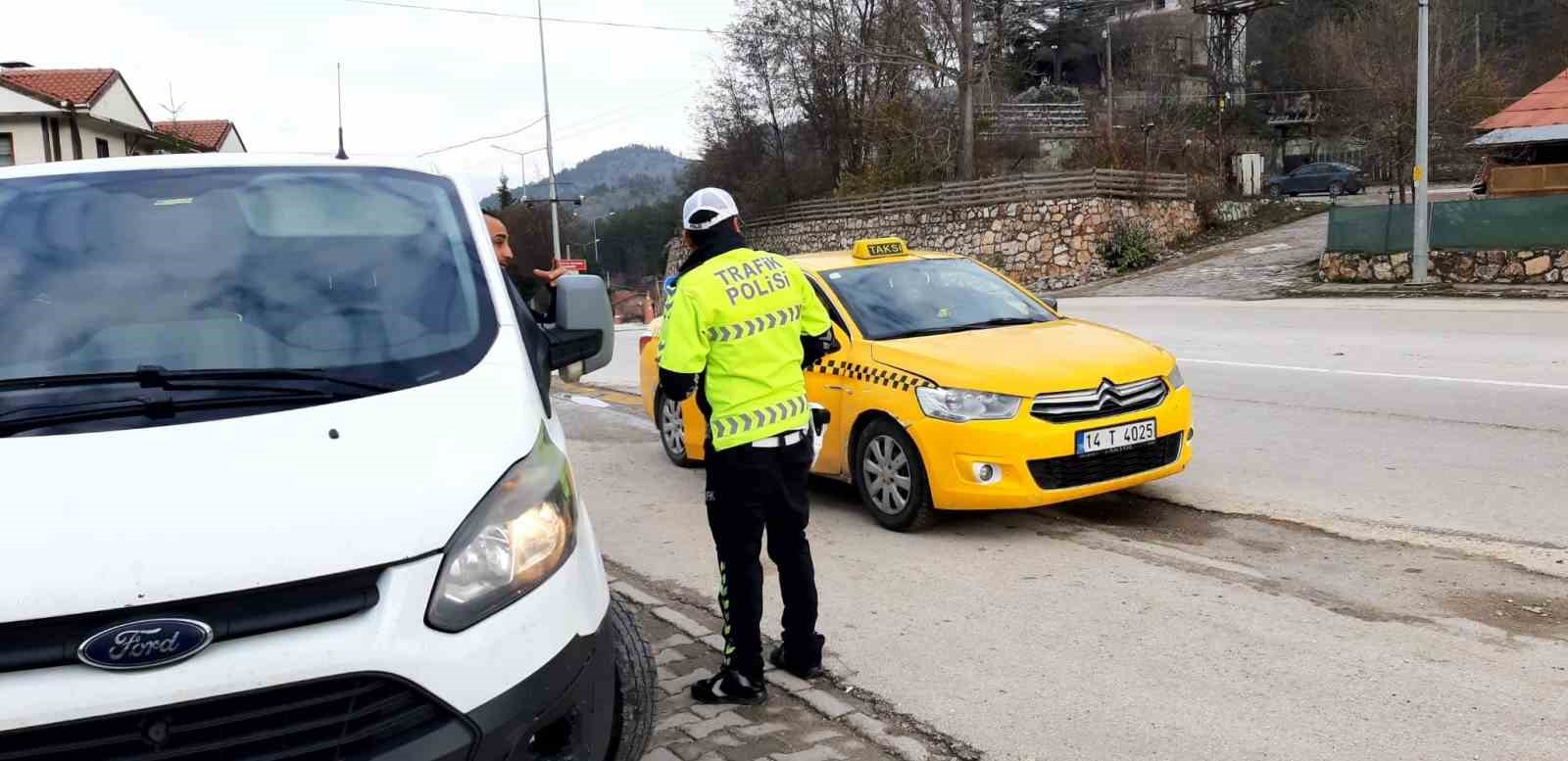 Kış lastiği olmayan araçlar polis denetimine takıldı
