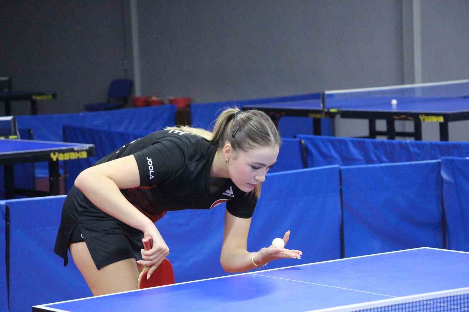 Okulda zorunlu olarak başlatıldığı masa tenisinde Milli takıma kadar y&uuml;kseldi
