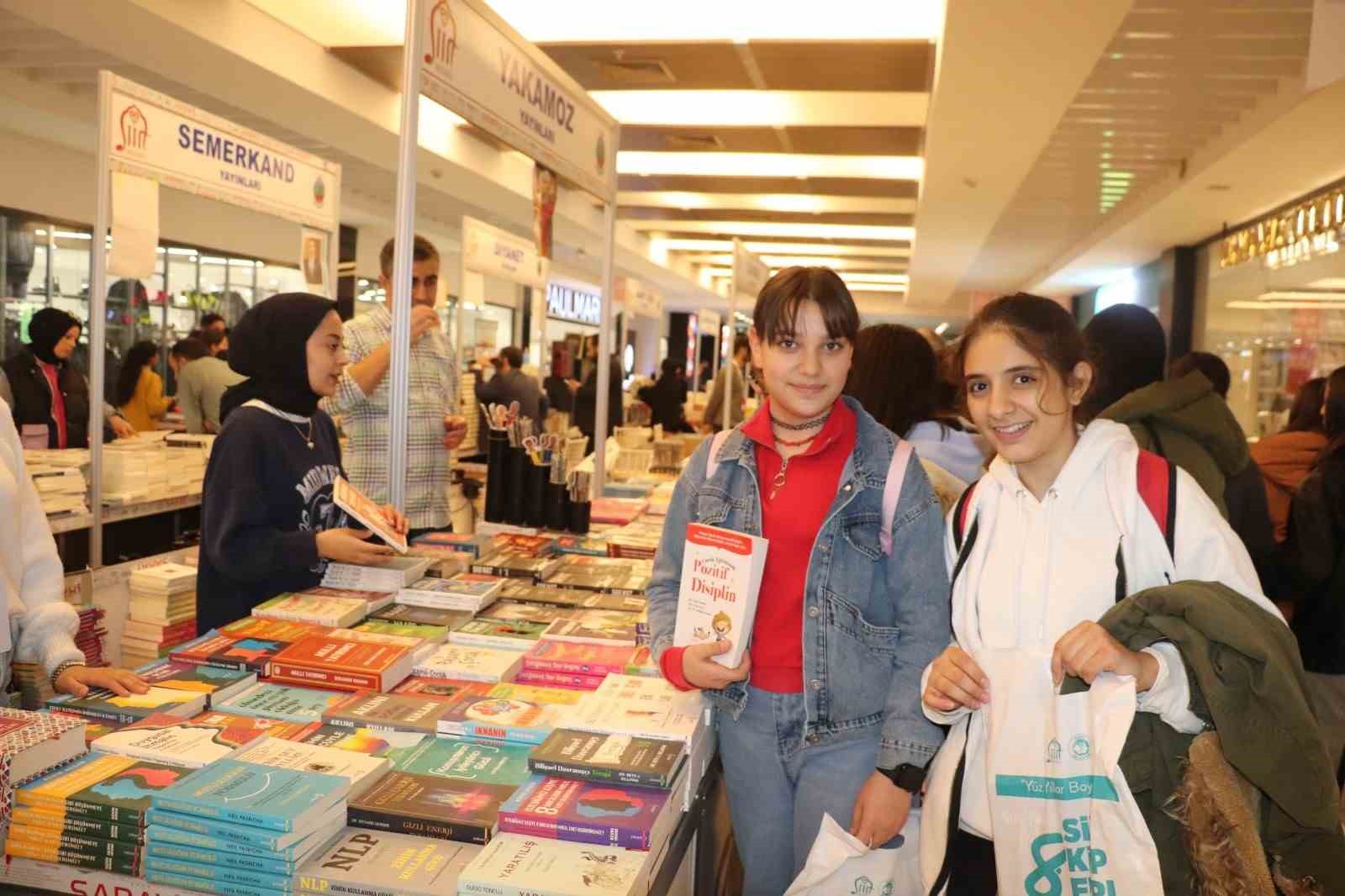 Siirt’te binlerce kitap okuyucusunun beğenisine sunuldu