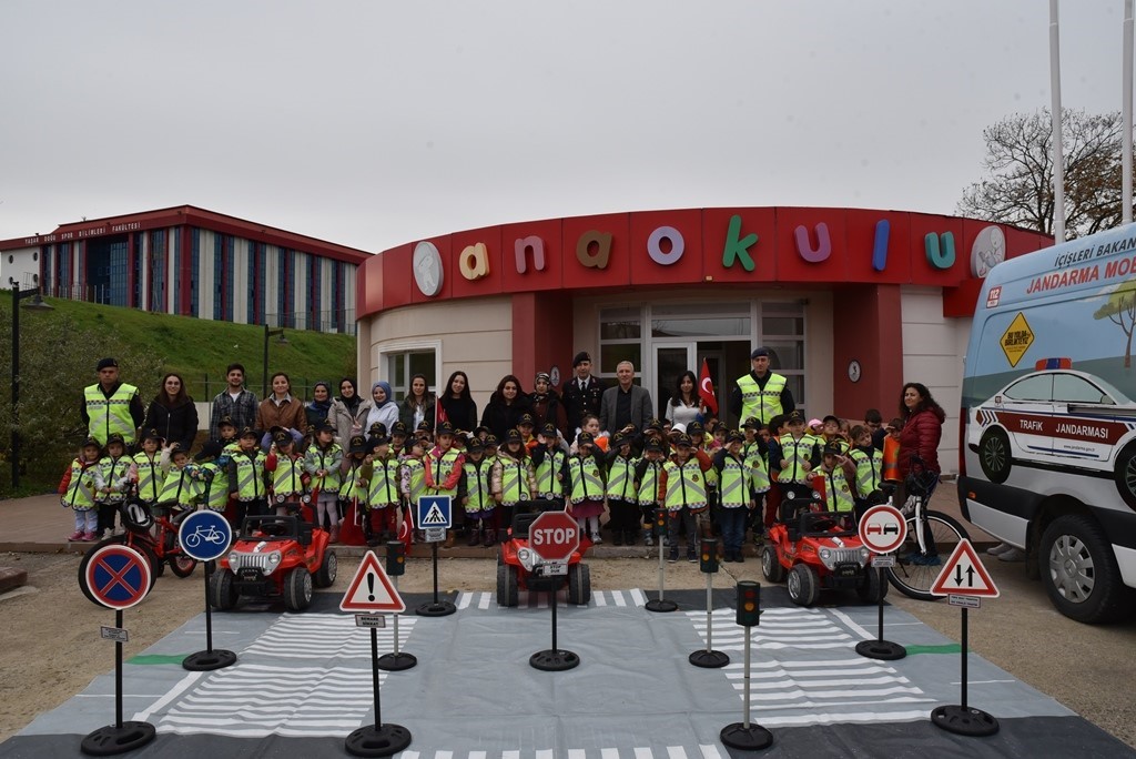 Jandarmadan miniklere trafik eğitimi