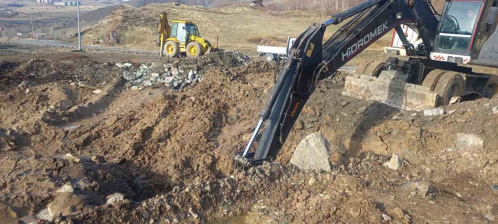 Hakkari’de içme suyu şebekesi patladı