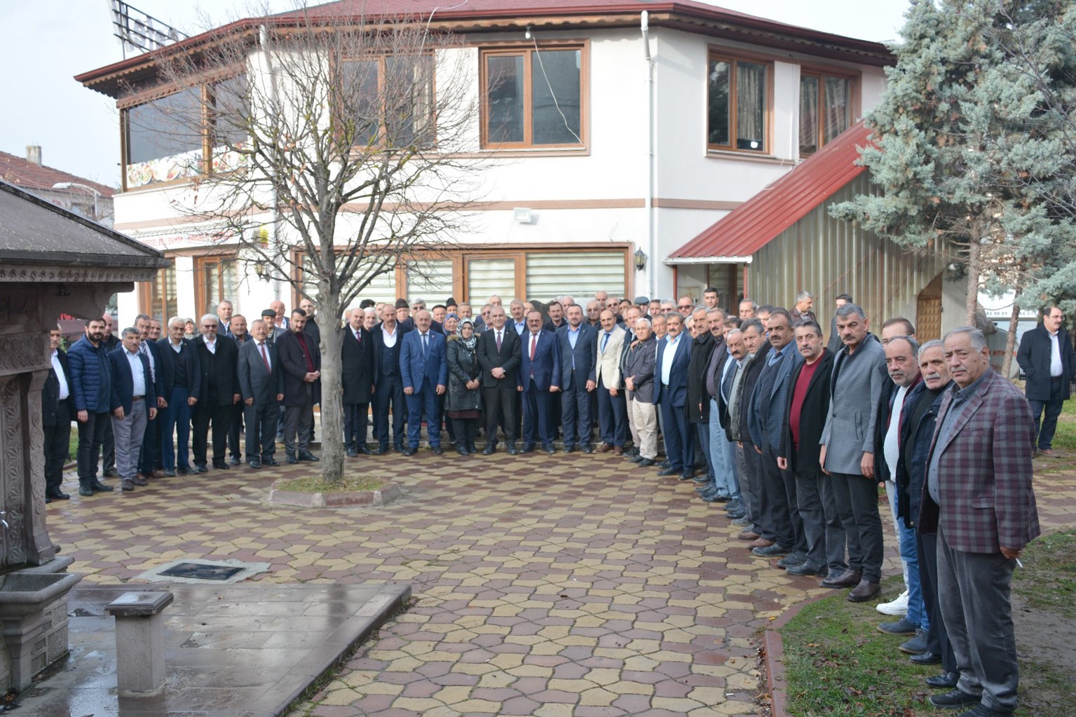 İl Genel Meclisine aday adayı olan Melezoğlu, görevini Şenol’a devretti