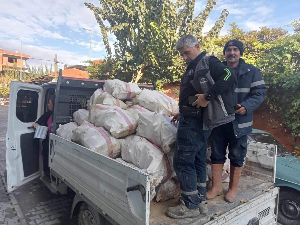 Germencik Belediyesi ihtiyaç sahiplerine destek vermeye devam ediyor