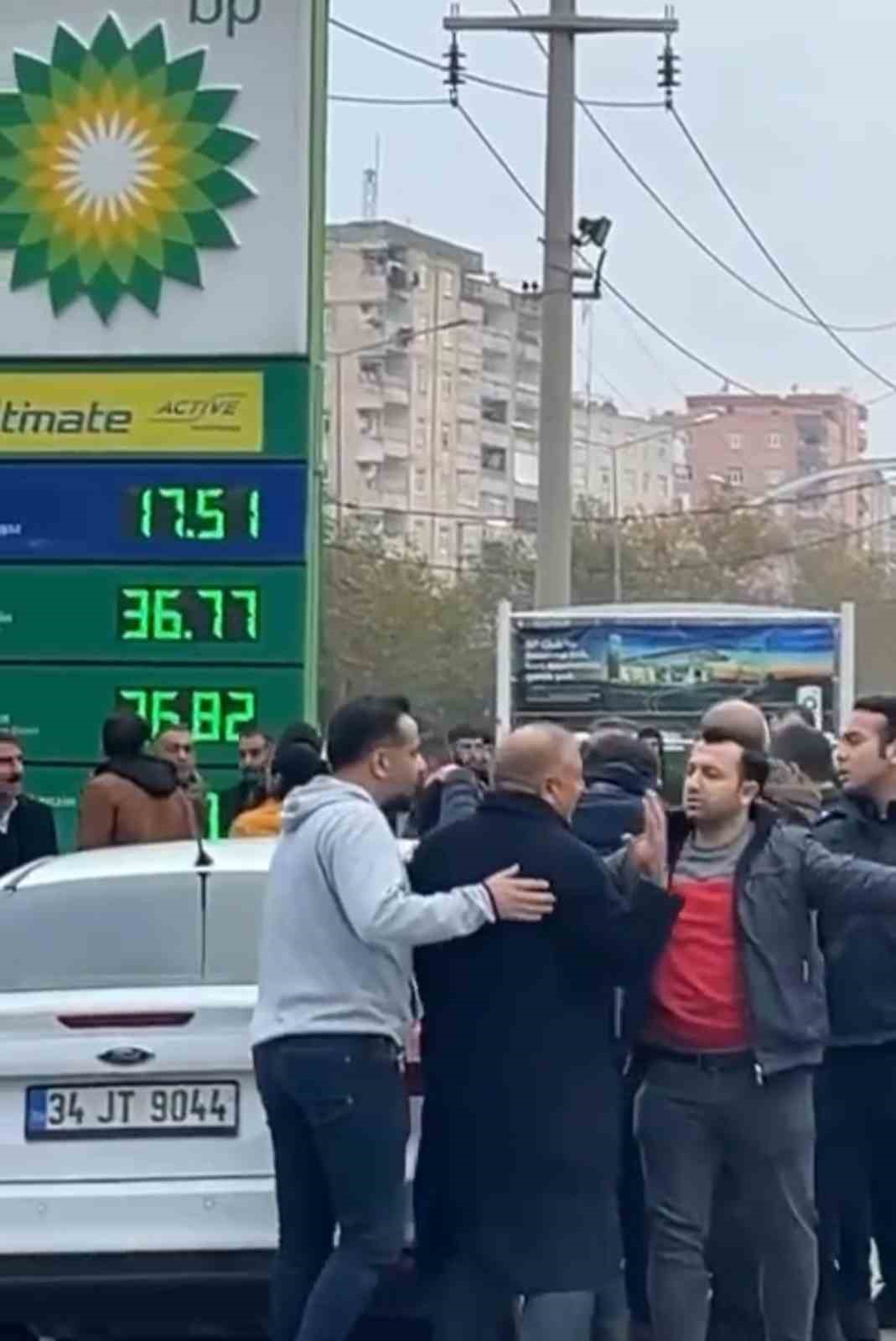 Diyarbakır&rsquo;da arazi anlaşmazlığı: 12 yaralı, 4 g&ouml;zaltı 