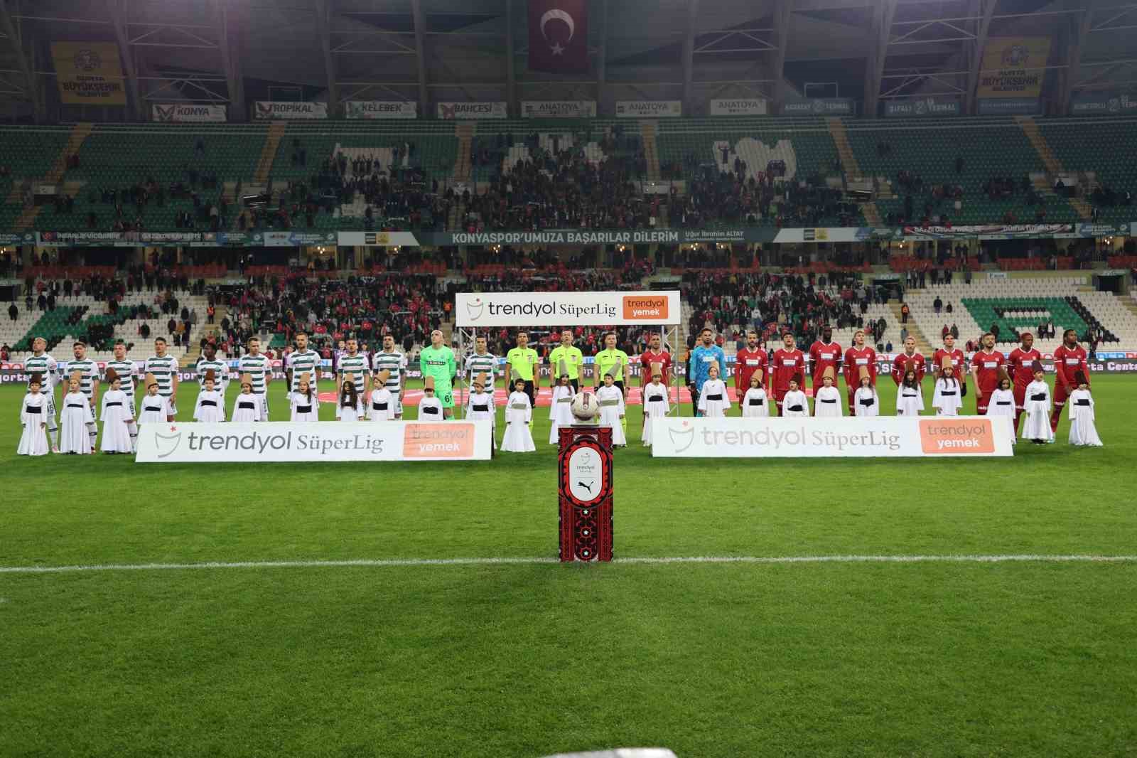 Trendyol Süper Lig: Konyaspor: 0 - Sivasspor: 1 (İlk yarı)