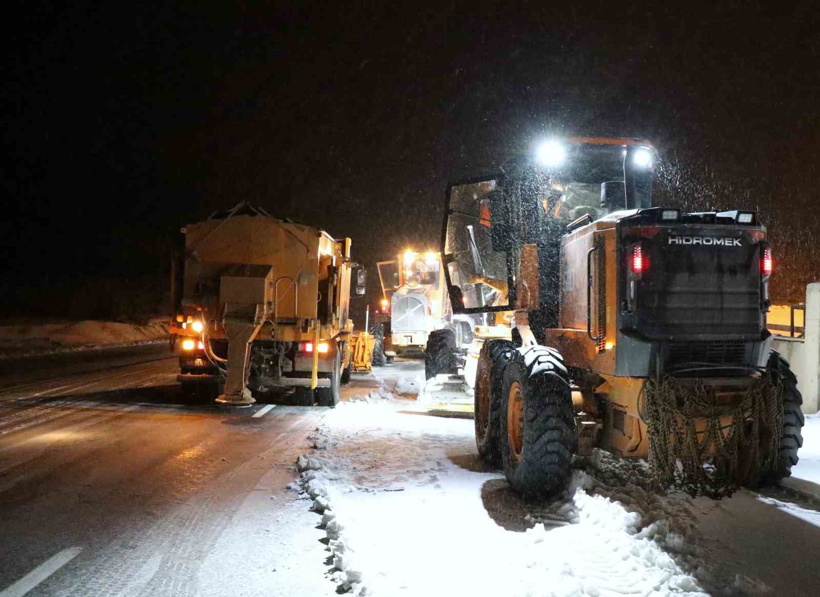 Erzincan’ın yüksek kesimlerinde kar yağışı etkili oldu
