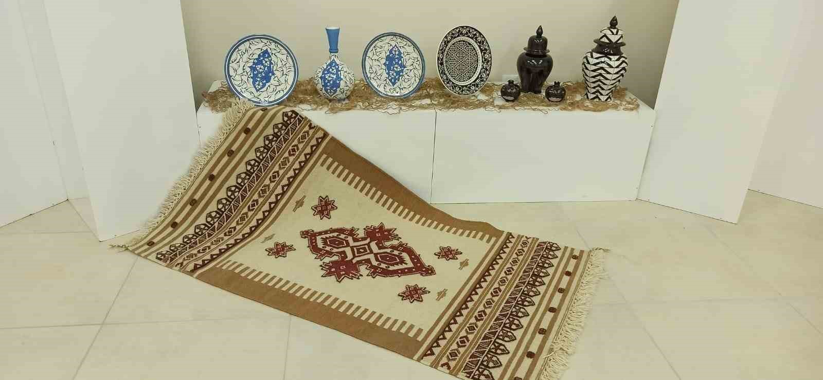 “Soğanlı kabartma halıları” Bayburt halkı ve misafirlerin beğenisine sunuluyor
