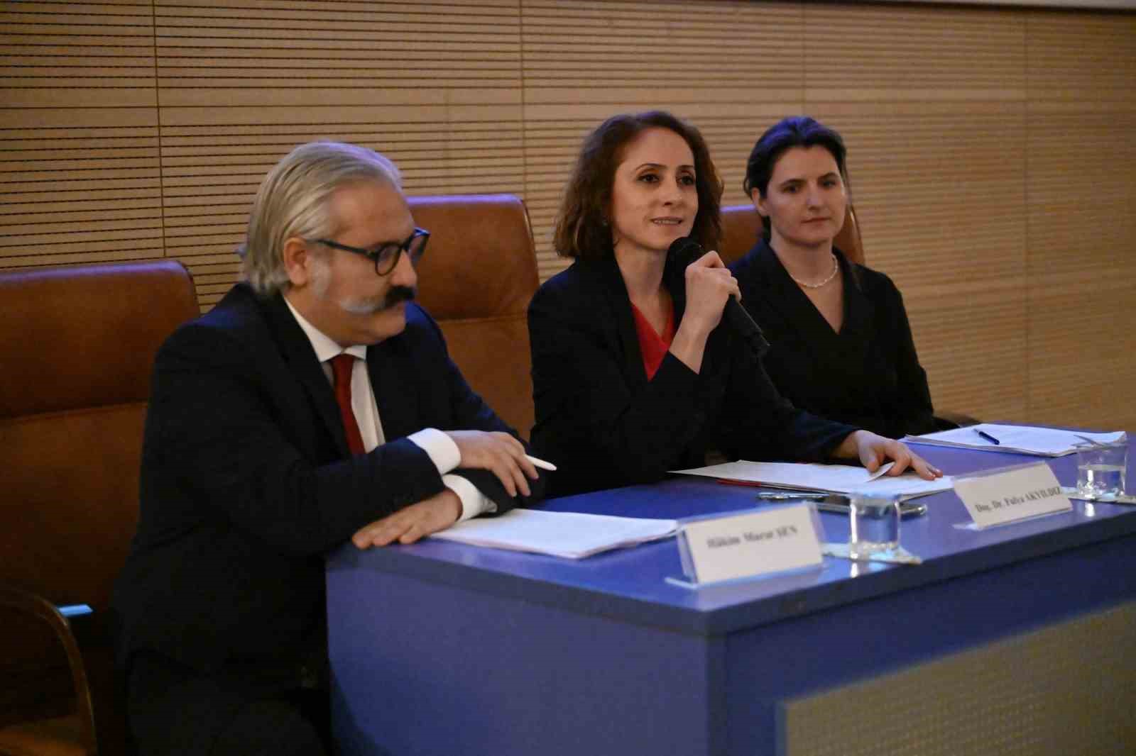 Cumhuriyetin 100. Yılında D&uuml;nyada ve T&uuml;rkiye&rsquo;de İnsan Hakları paneli ger&ccedil;ekleştirildi
