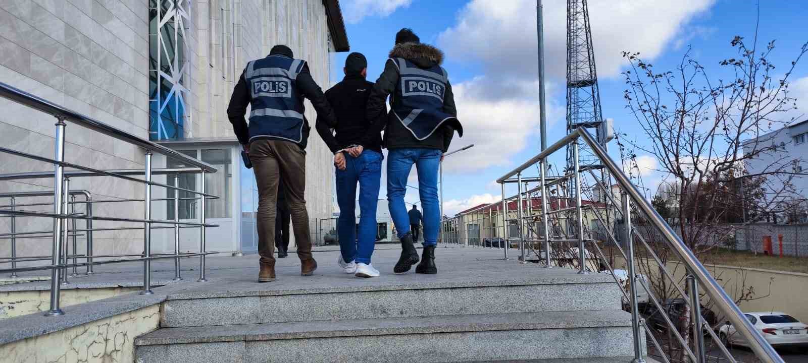 Kars’ta çeşitli suçlardan aranan 3 kişi yakalandı