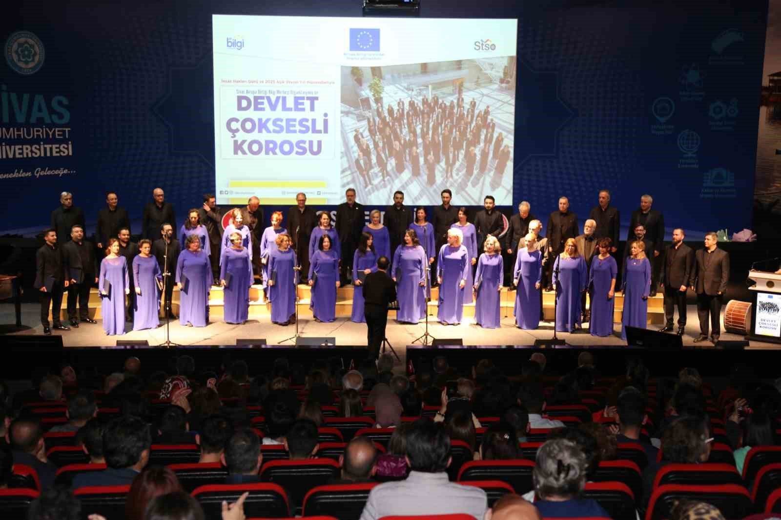 Devlet &Ccedil;oksesli Korosu, Sivas&rsquo;ta konser verdi
