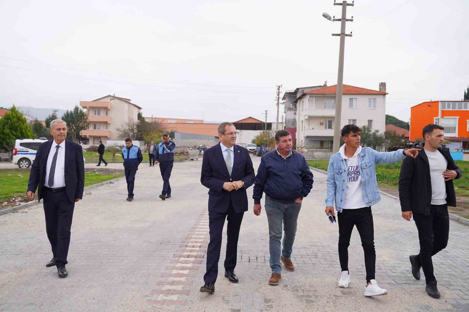 Ayvalık’ta iki bölgeye 14 bin metrekare kilit taşı