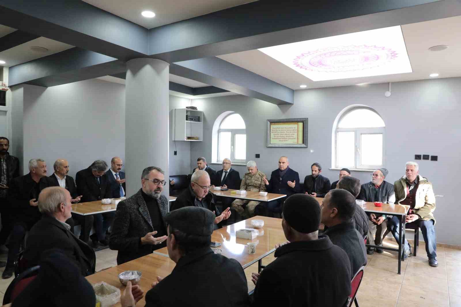 Servis minib&uuml;s&uuml; ile kamyonet &ccedil;arpıştı: Lise &ouml;ğrencisi hayatını kaybetti
