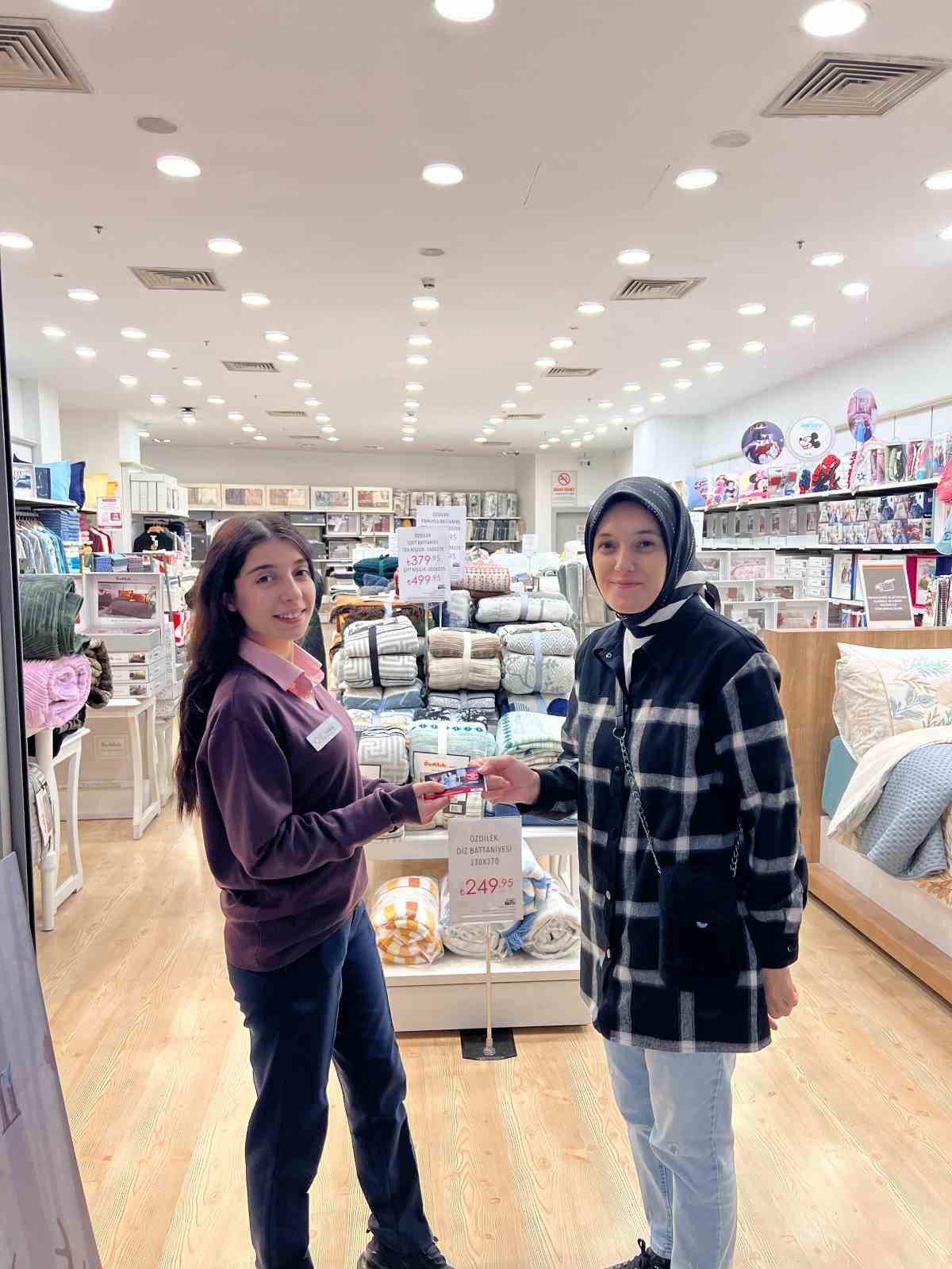 Plato AVM&rsquo;den t&uuml;m mağaza &ccedil;alışanlarına s&uuml;rpriz
