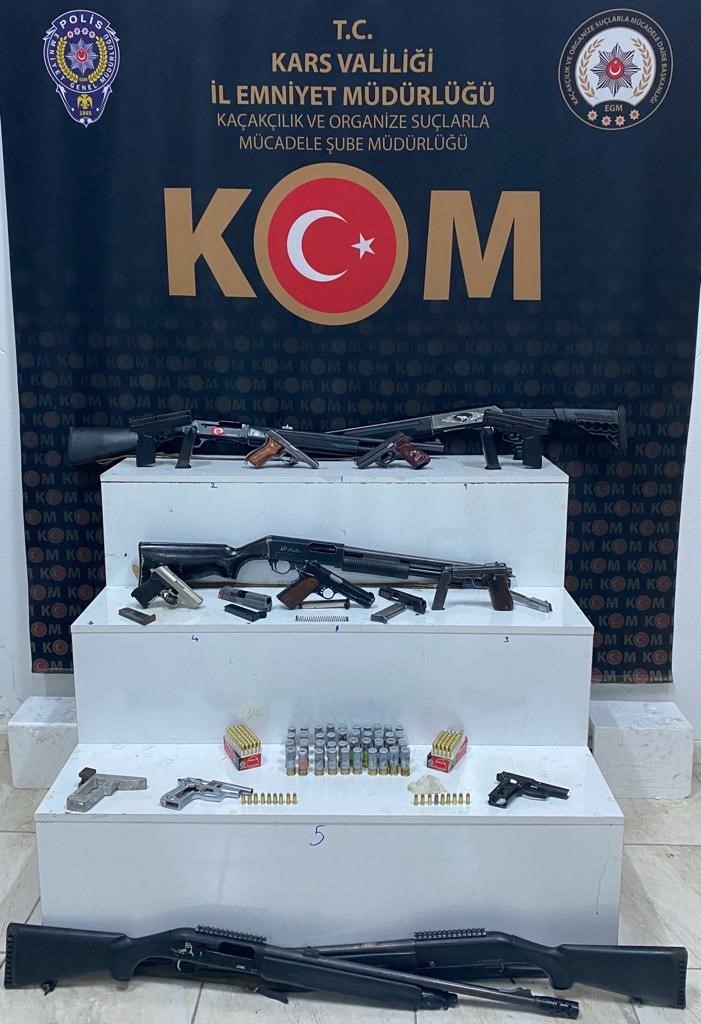 Kars’ta eşzamanlı silah operasyonu