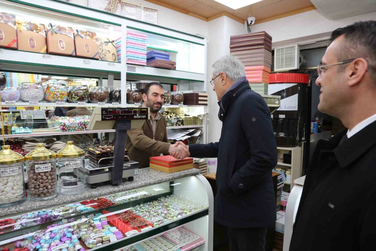 Başkan Özdemir, esnafı ziyaret etti