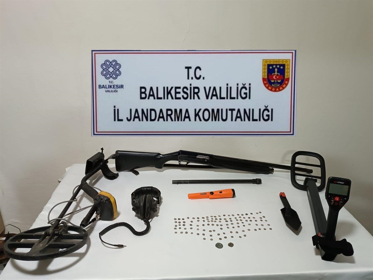 Balıkesir’de 3 şahsa tarihi eser operasyonu
