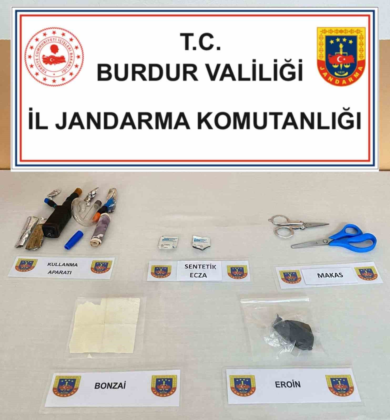 Burdur’da jandarma ekiplerinin kaçakçılık operasyonunda çok sayıda uyuşturucu madde ele geçirildi