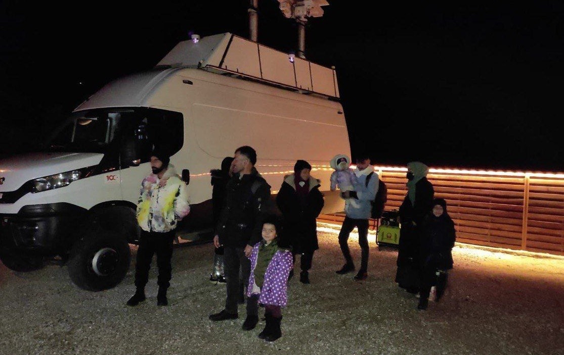 Ayvacık a&ccedil;ıklarında 96 ka&ccedil;ak g&ouml;&ccedil;men kurtarıldı, 15 ka&ccedil;ak g&ouml;&ccedil;men yakalandı
