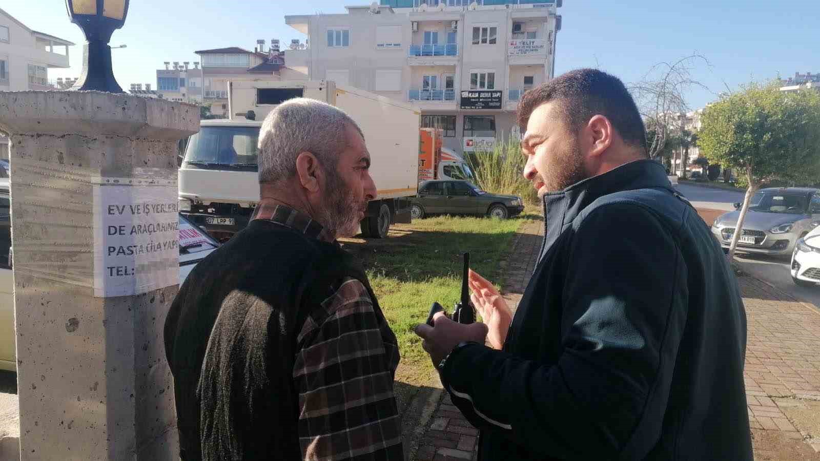 Telefon dolandırıcılarına 35 bin euro’yu göndermemesi için polis dakikalarca dil döktü