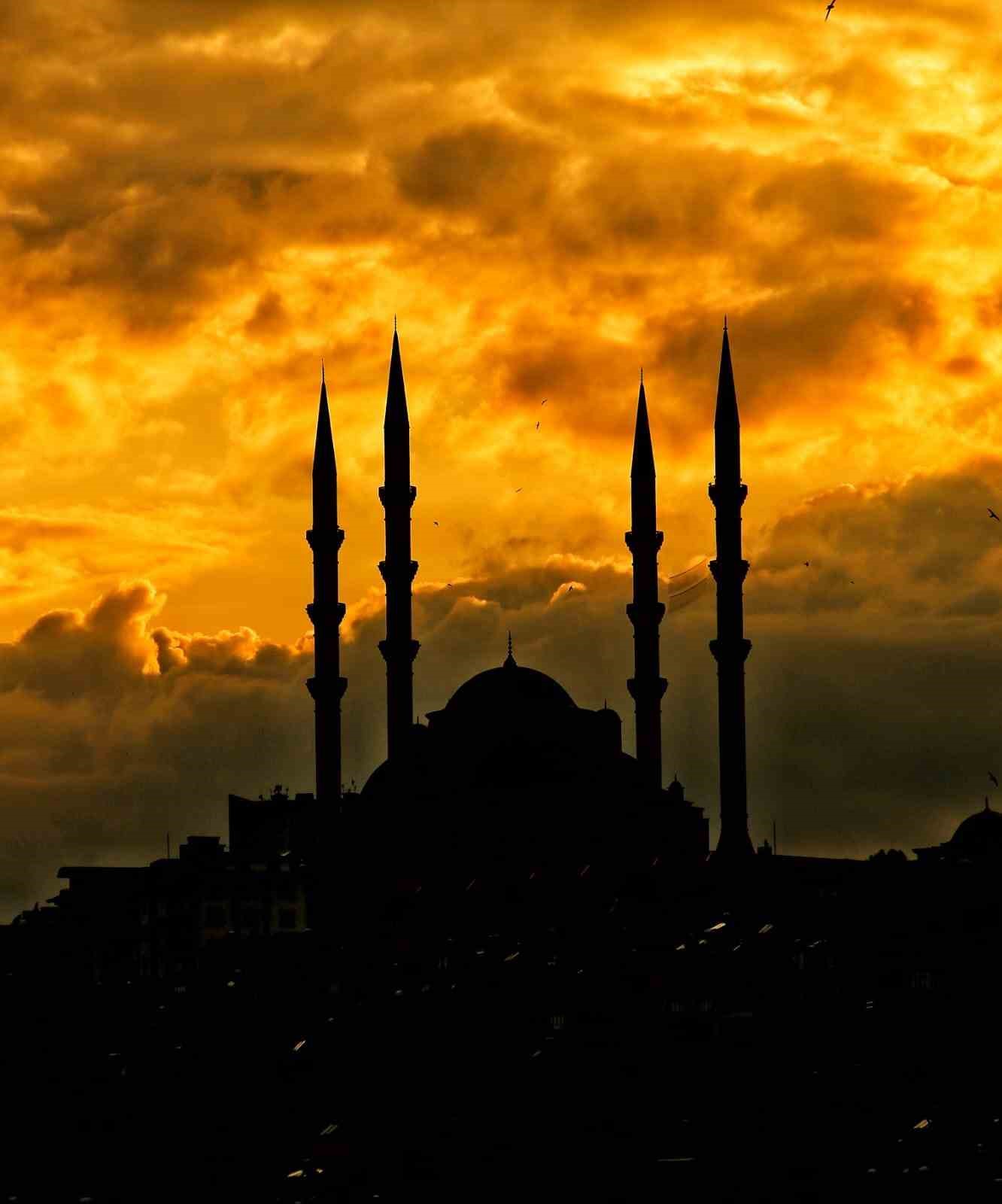 Abdulhamid Han Camisi ihtişamıyla dikkat &ccedil;ekiyor
