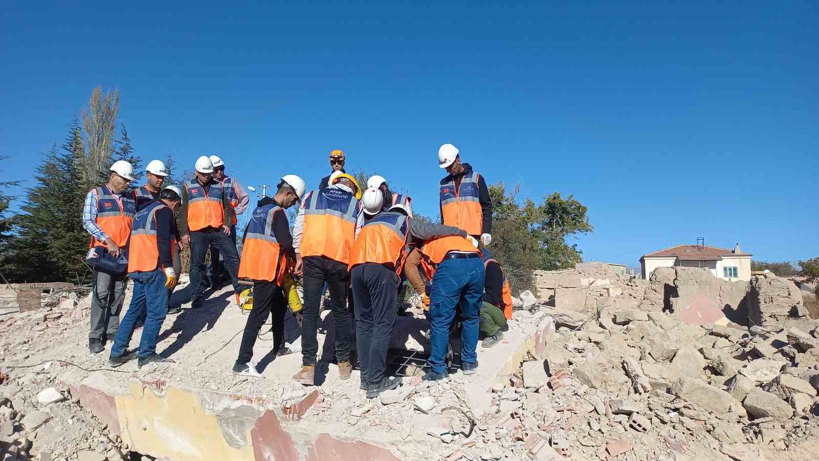 Niğde’de üniversite koruma ve güvenlik görevlilerine "AFAD Gönüllüsü" eğitimi verildi