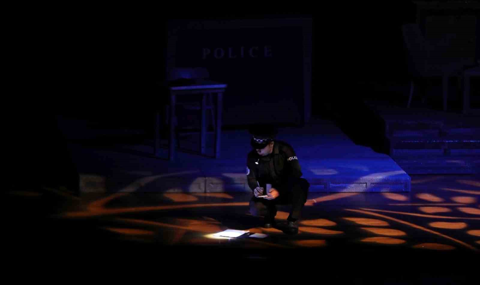 “Yalan Kozası” tiyatro oyunu NEVÜ’de sahnelendi