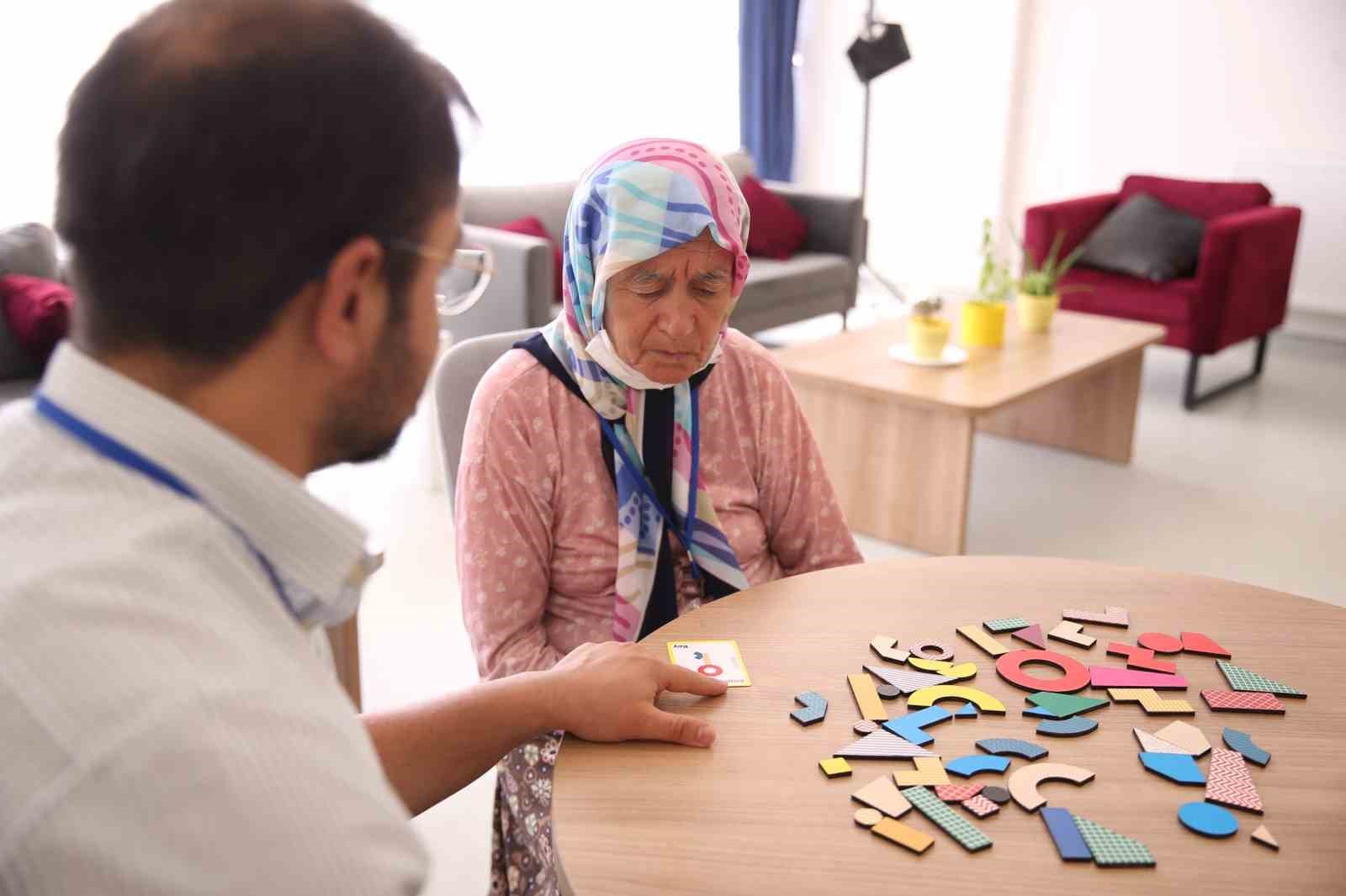 Alzheimer Yaşam Merkezi hem hastalara hem ailelere kolaylık sağlıyor
