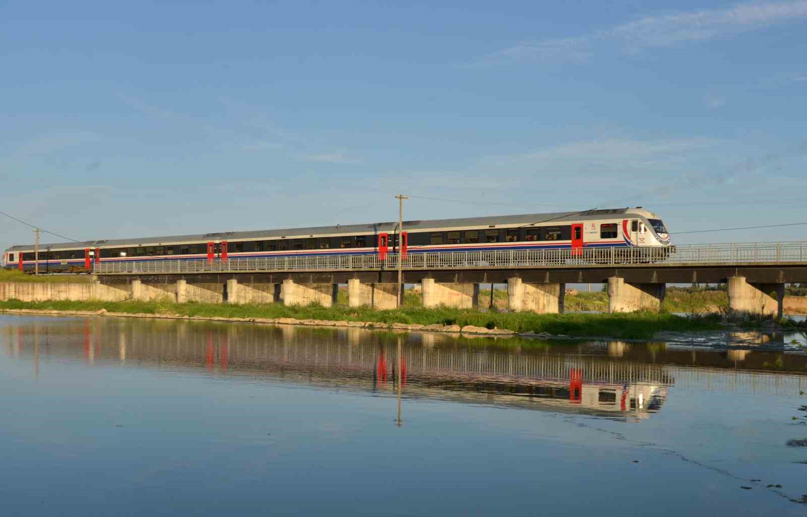 &lsquo;G&ouml;ller Ekspresi&rsquo; İzmir ile Isparta arasında g&uuml;nd&uuml;z seferlerine başlıyor
