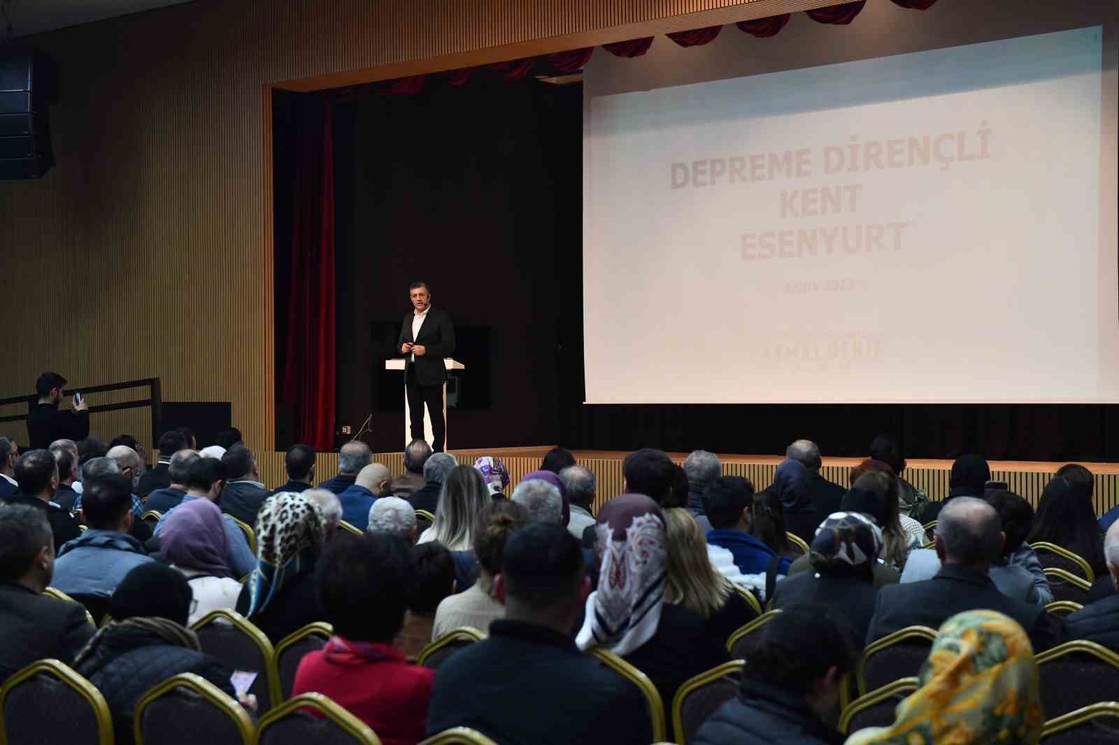 “Deprem Dirençli Kent Esenyurt” programına katılan Prof. Dr. Naci Görür, uyarılarda bulundu