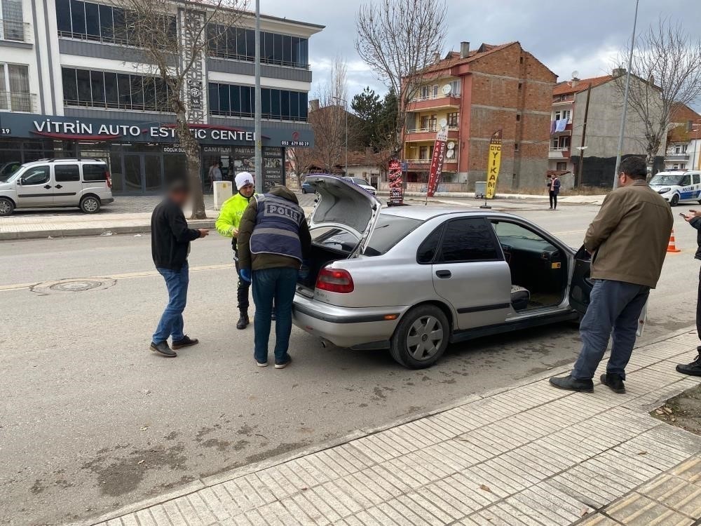 Şok uygulamalarda silah ve uyuşturucu madde ele geçirildi