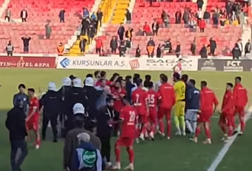 Balıkesirspor futbolcusu ve yöneticisi PFDK’ya sevk edildi