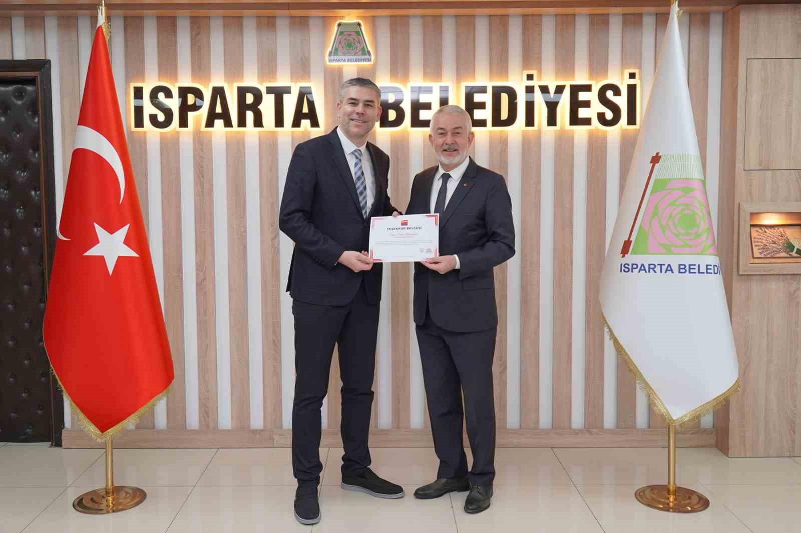 Diş hakimlerinden Başkan Başdeğirmen’e deprem bölgesi hizmet plaketi