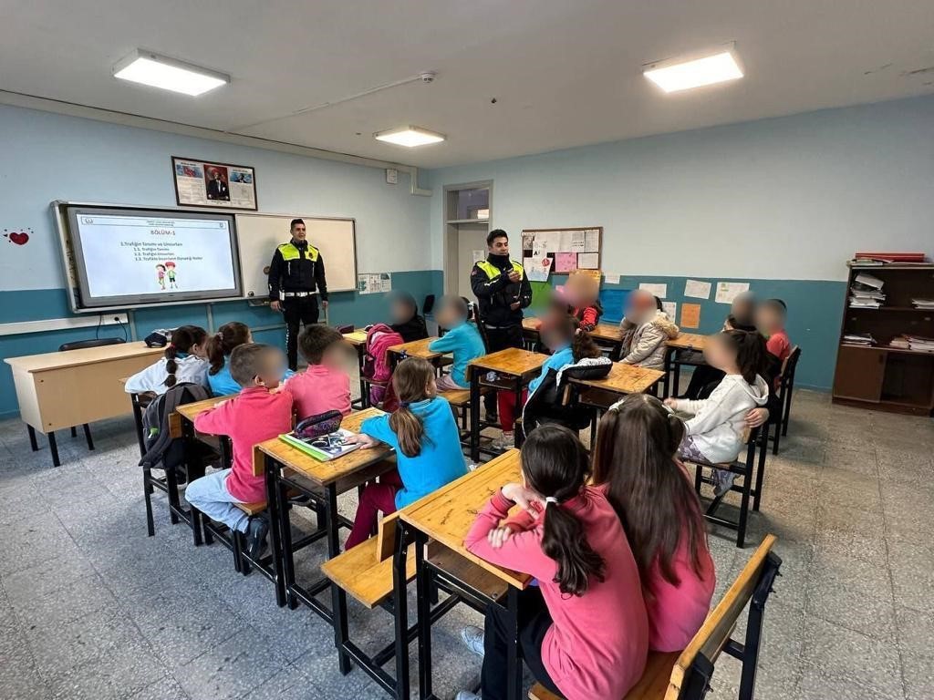 &Ccedil;aycuma İl&ccedil;e Jandarma Komutanlığı, &ouml;ğrencilere trafik eğitimi verdi
