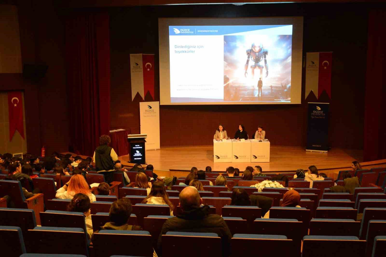 Yapay zeka ve makineler ile insan etkileşimi anlatıldı
