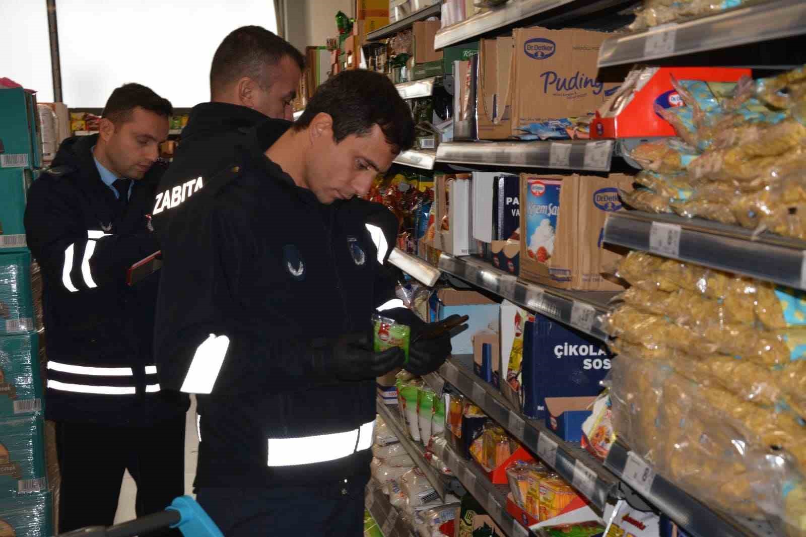 Lapseki&rsquo;de fiyat ve etiket denetimleri yapıldı
