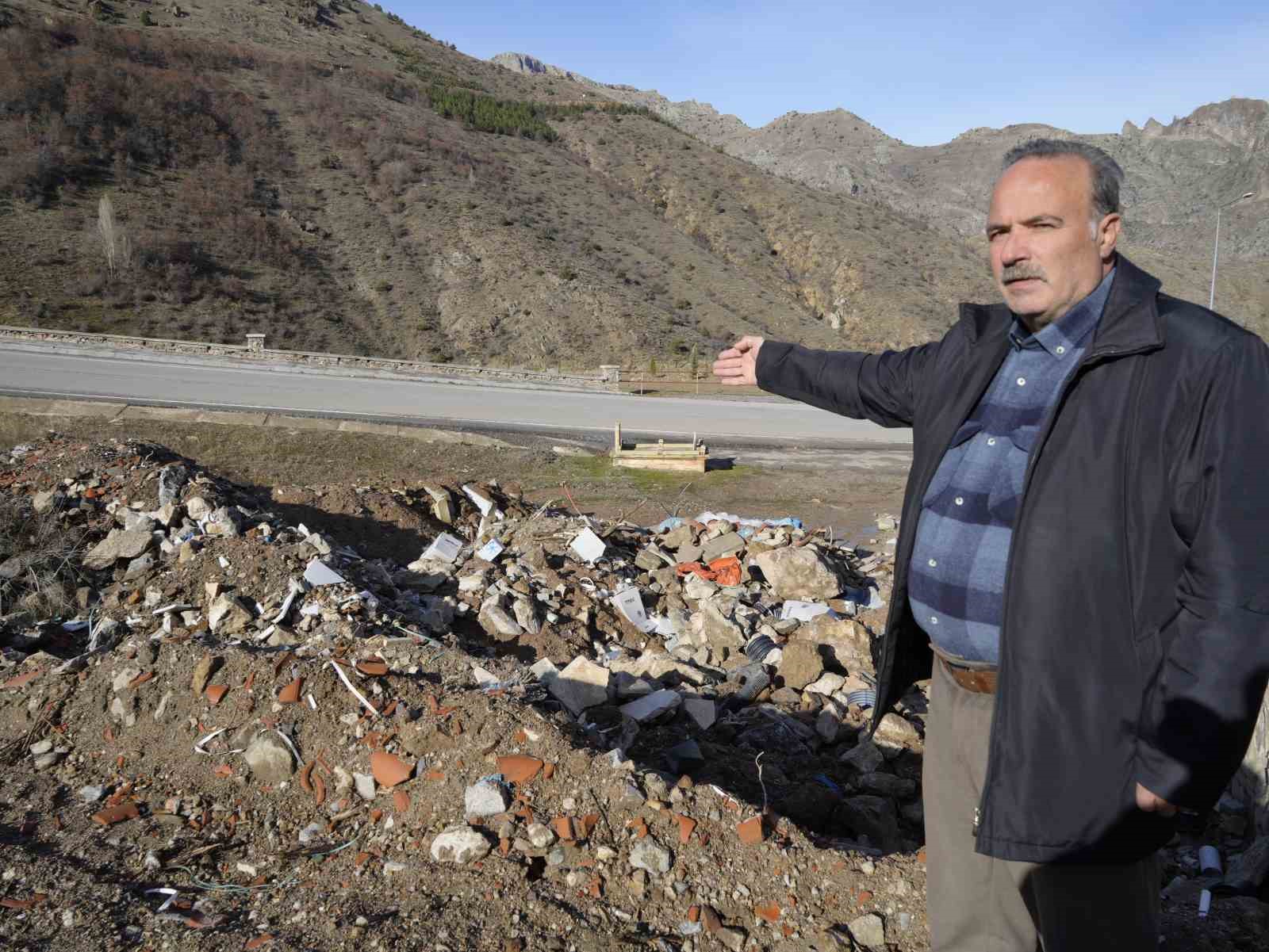 Tarihi Süleymaniye Mahallesi’nde mezarlığa büyük saygısızlık