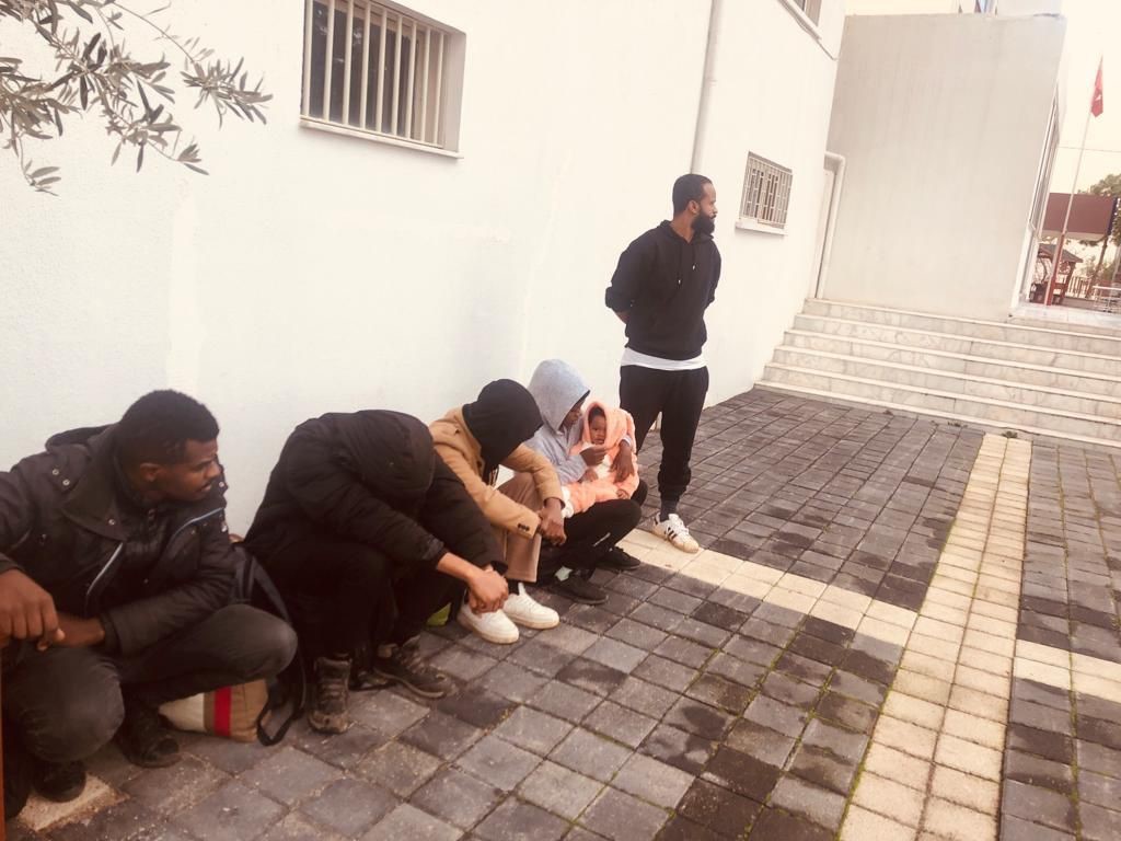Ayvalık’ta polis operasyonunda 6 düzensiz göçmen ve 1 organizatör yakalandı