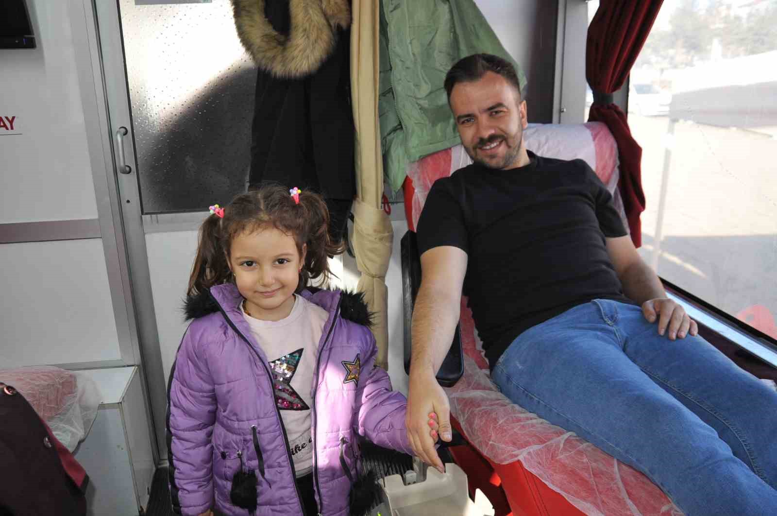 Kars&rsquo;ta minik &ouml;ğrencilerden kan bağışı &ccedil;ağrısı
