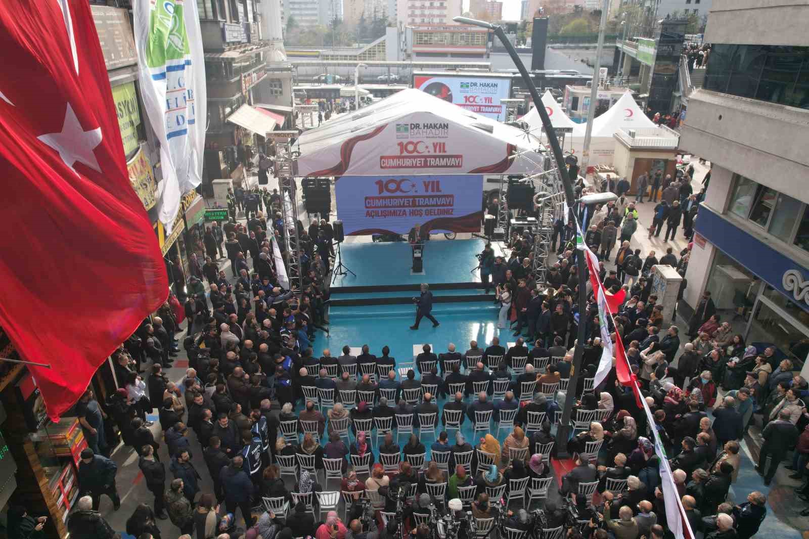 Bah&ccedil;elievler Belediyesi yerli &uuml;retim olan "Cumhuriyet" isimli elektrikli tramvayı hizmete a&ccedil;tı
