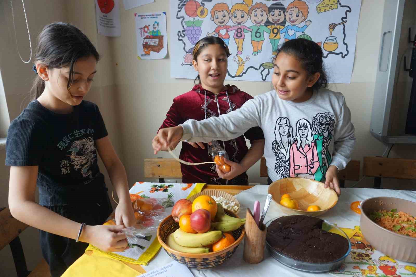 Edirneli &ouml;ğrenciler, Yerli Malı Haftası&rsquo;nı kutladı
