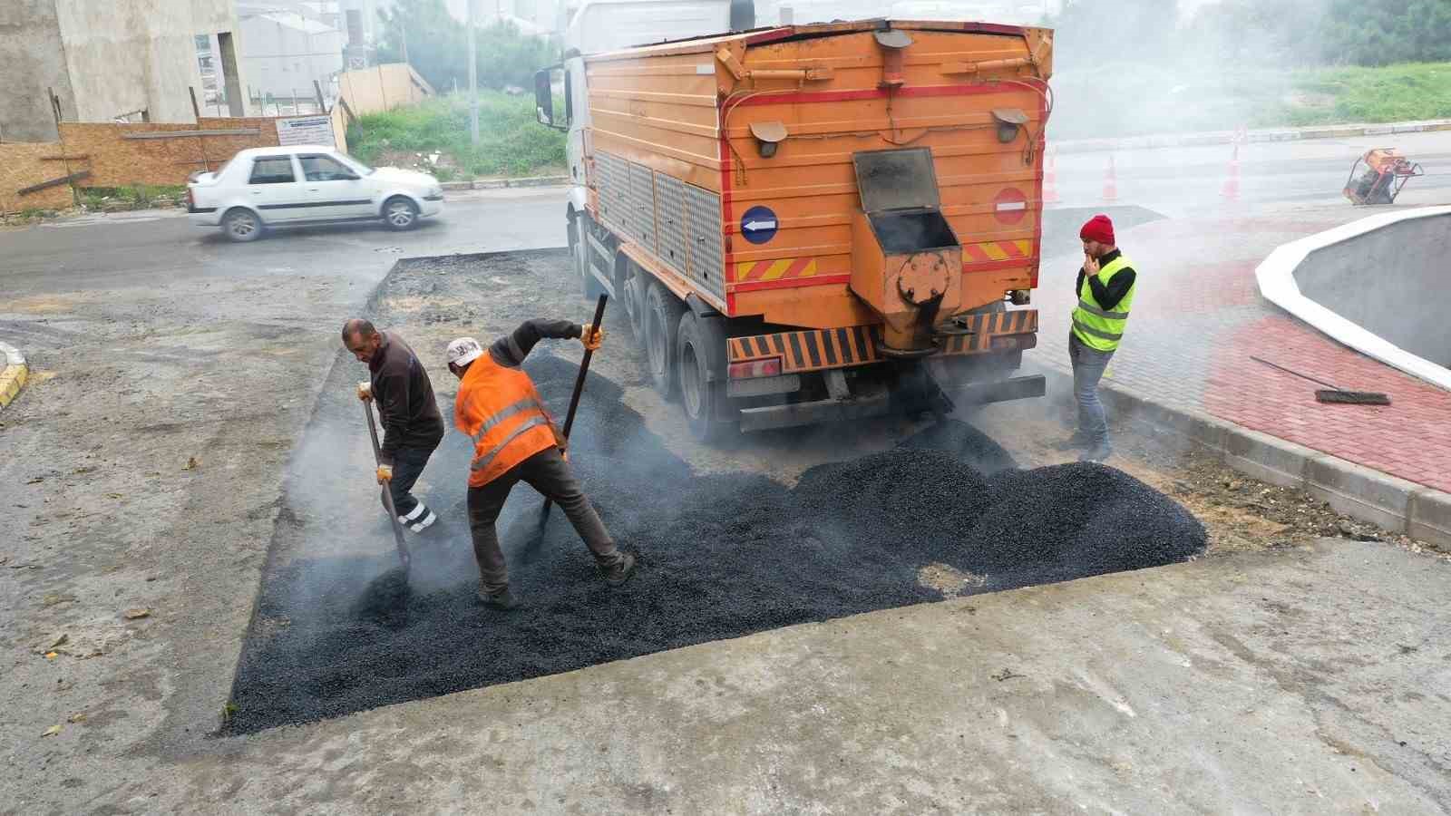 Beylikdüzü’nde yol çalışmaları 10 mahallede eş zamanlı devam ediyor