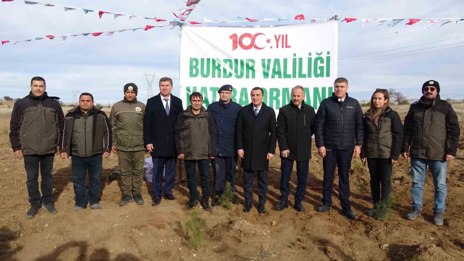 Burdur’da Valilik 100’üncü Yıl Hatıra Ormanı’nda bin fidan toprakla buluştu
