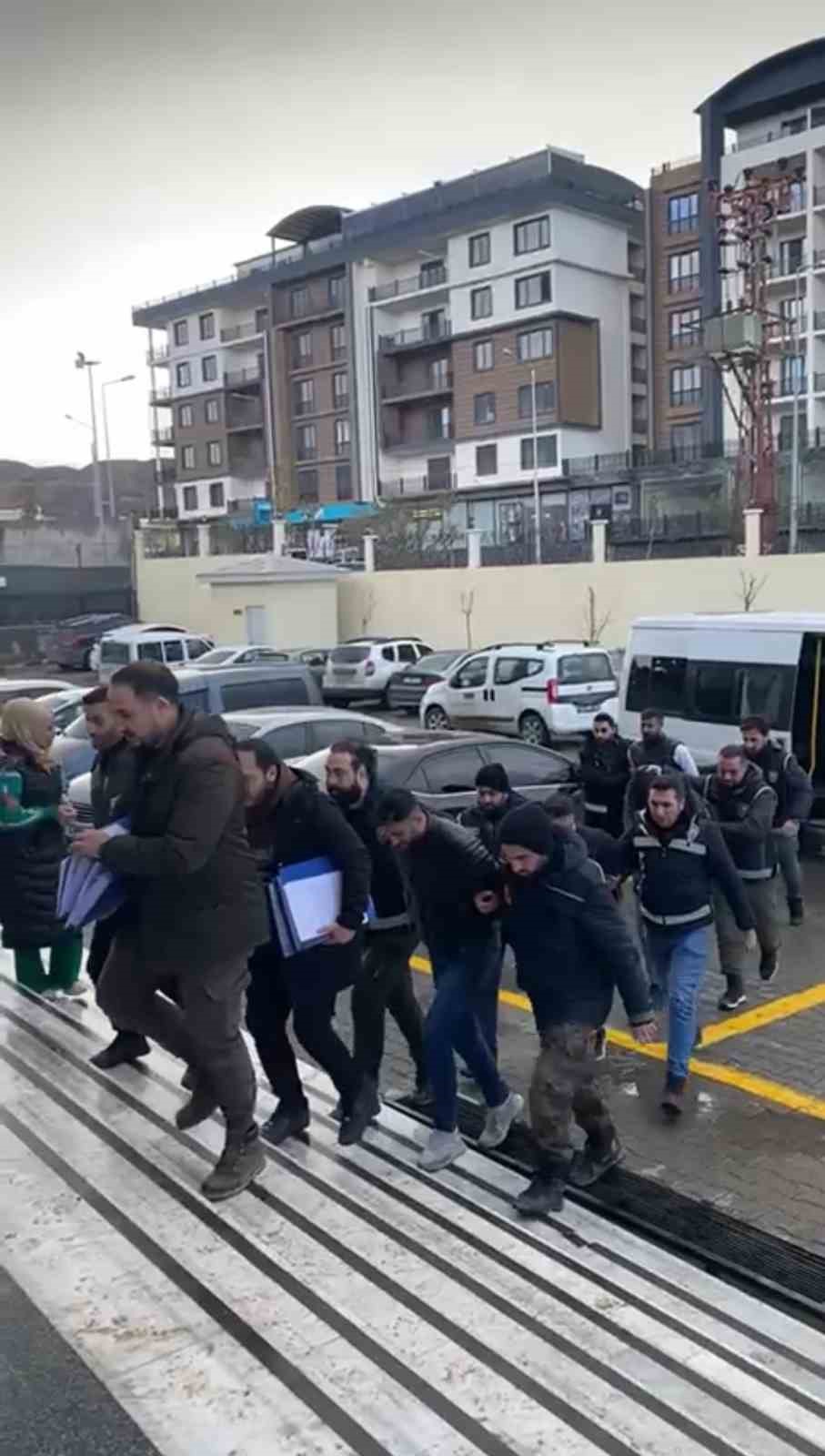 Ağrı’da göçmen kaçakçılarına darbe: 4 gözaltı