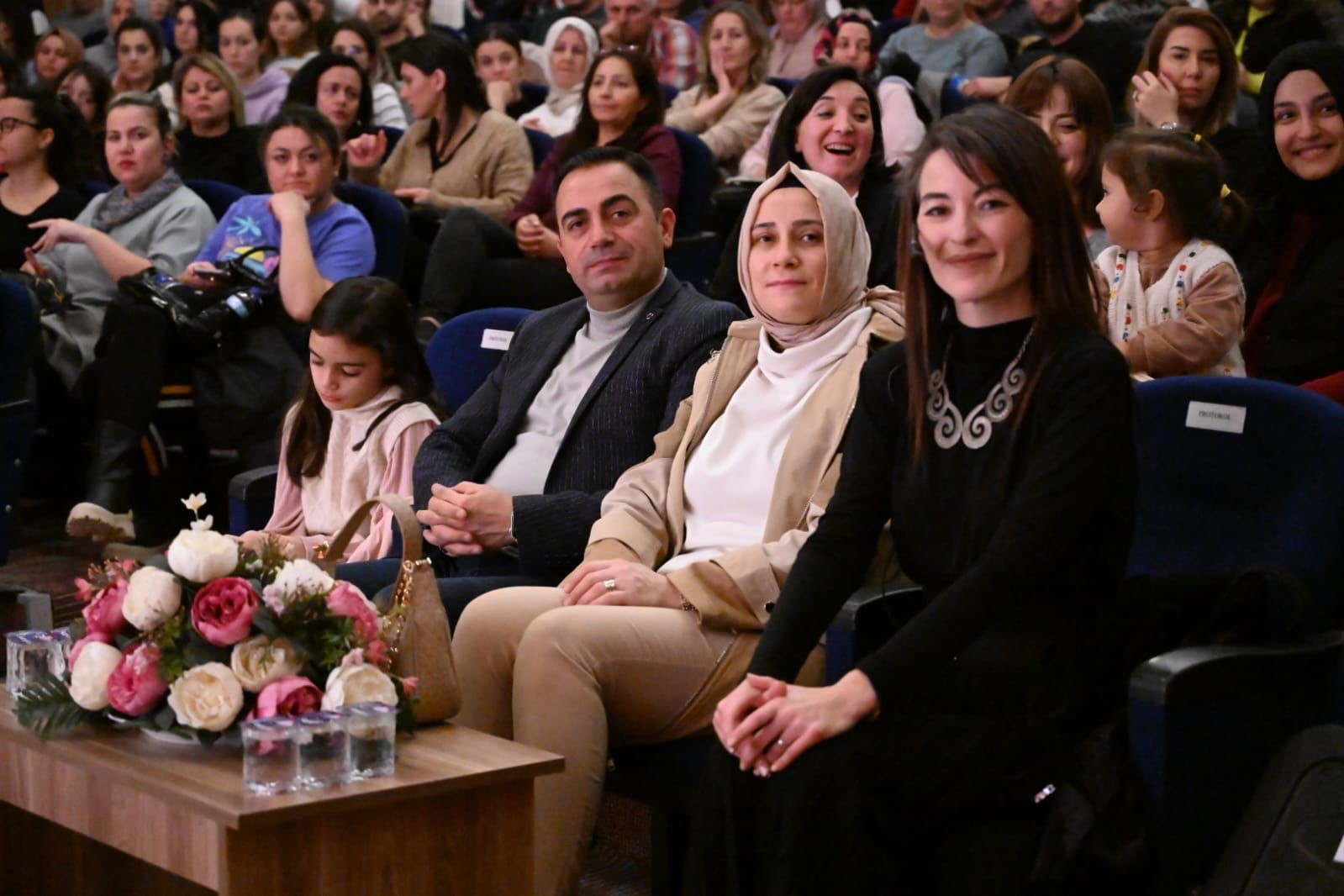 Saniye Bencik Kangal, Biga Kitap Festivali’nde aileler ve çocuklarla buluştu