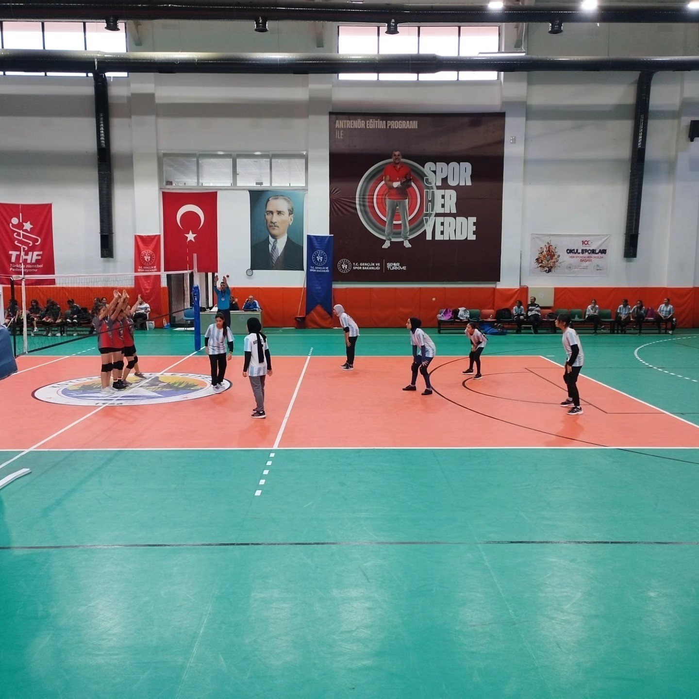 Köyceğiz İmam Hatip Ortaokulu voleybolda ilçe şampiyonu oldu